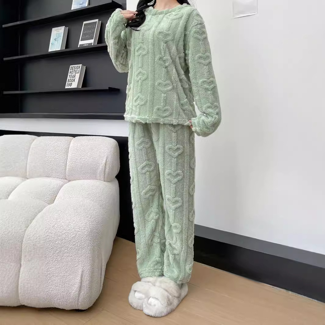 2024 플란넬 가을과 겨울 봉제 사랑 자카드 잠옷 여성의 두꺼운 산호 양털 플러스 사이즈 홈 세트