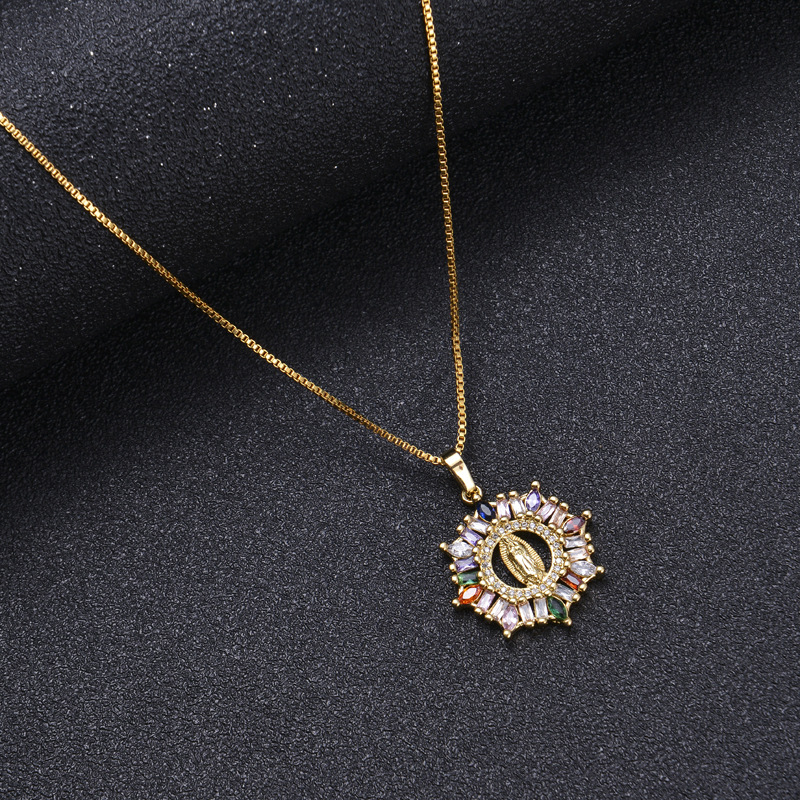 Korean Simple Heart Bear Pendant Inlaid Color Zircon Necklace display picture 5