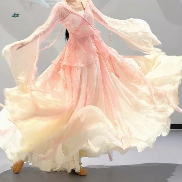 Chunsong gradient oversized skirt