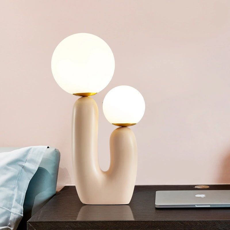 Nordic Simple Table Lamp Personalized Light Luxury Bedside Cartoon Cute Ornaments Decorative Bedroom Study Living Room LED Table Lamp