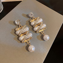 ��Ƹ�ʥ���ڷ����鲻����ʥ������׹����С�ڶ�����Լ���ʶ���Ů