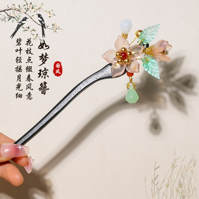 古風のかんざしの流蘇歩は木のかんざしを揺らします。|undefined