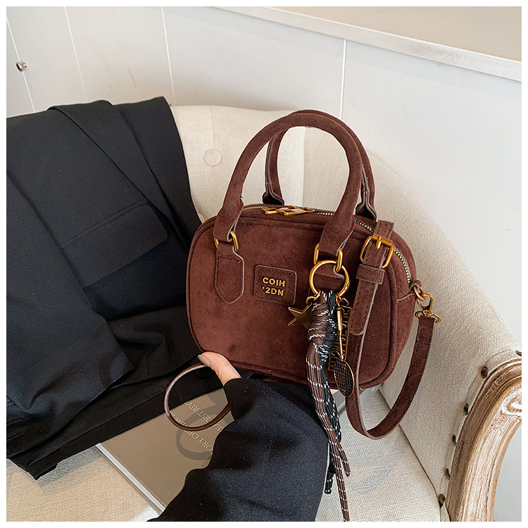 Transfronterizo texturas esmeriladas bolsas de terciopelo mujeres otoño y invierno 2024 nuevo bolso de mano nicho bolso de mujer diario versátil