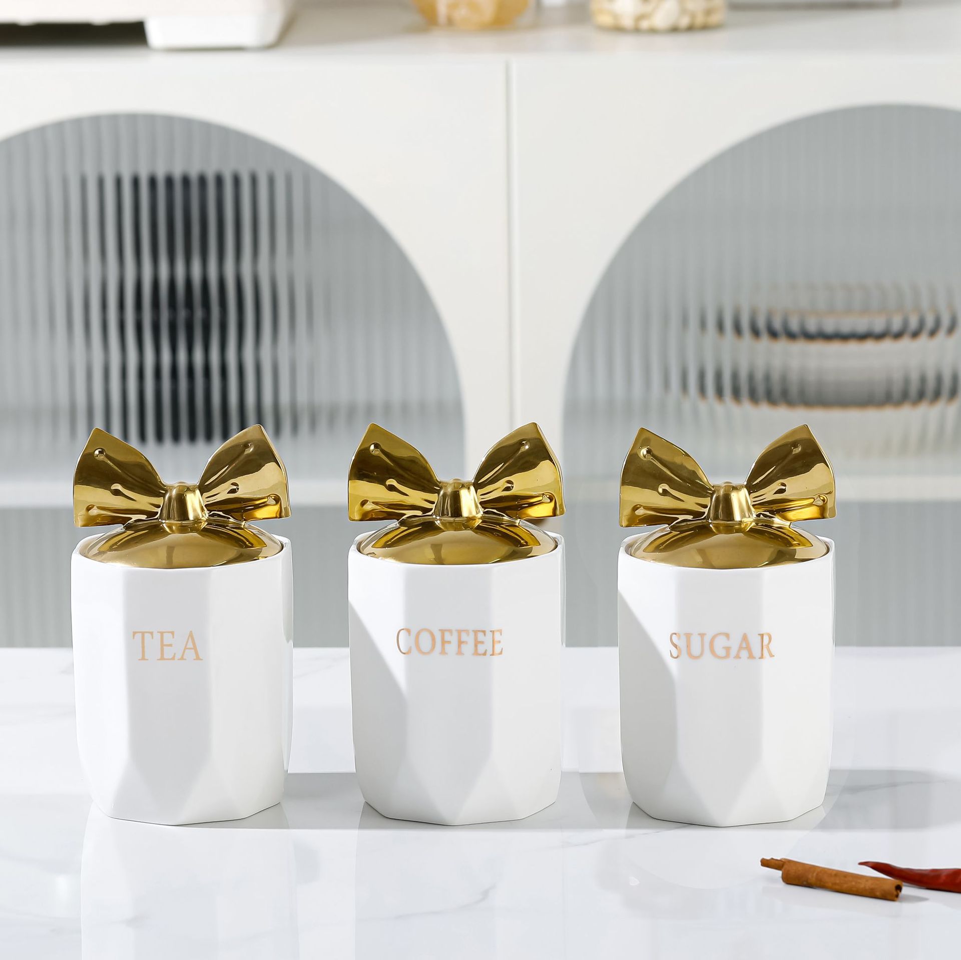 Creativo Estilo nórdico condimento tarro cocina cerámica almacenamiento condimento caja con tapa combinación traje alto valor de color MSG sal botella