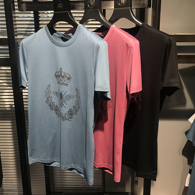 T-shirt à manches courtes pour hommes en soie glacée 2021, nouveau modèle d'été imprimé couronne petite abeille_voghion.com