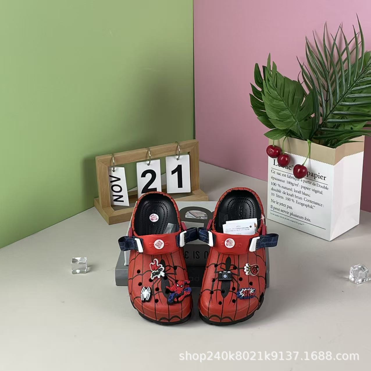 Crocs X Spider-Man Little Tree Croc Shoes Beach Shoes Unisex Couple Slippers for Home and Bathing