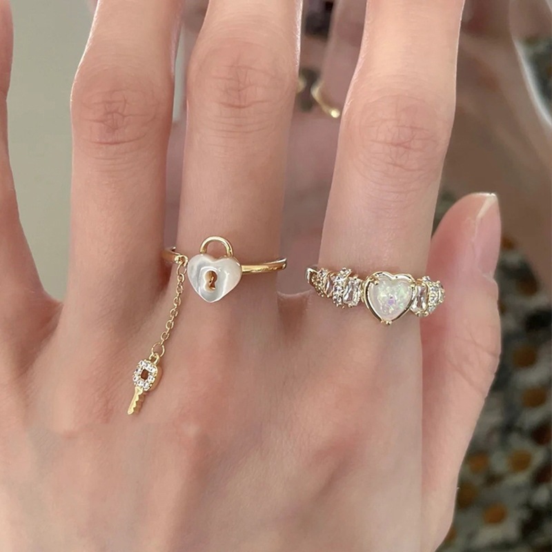 Fashionable elegant ring