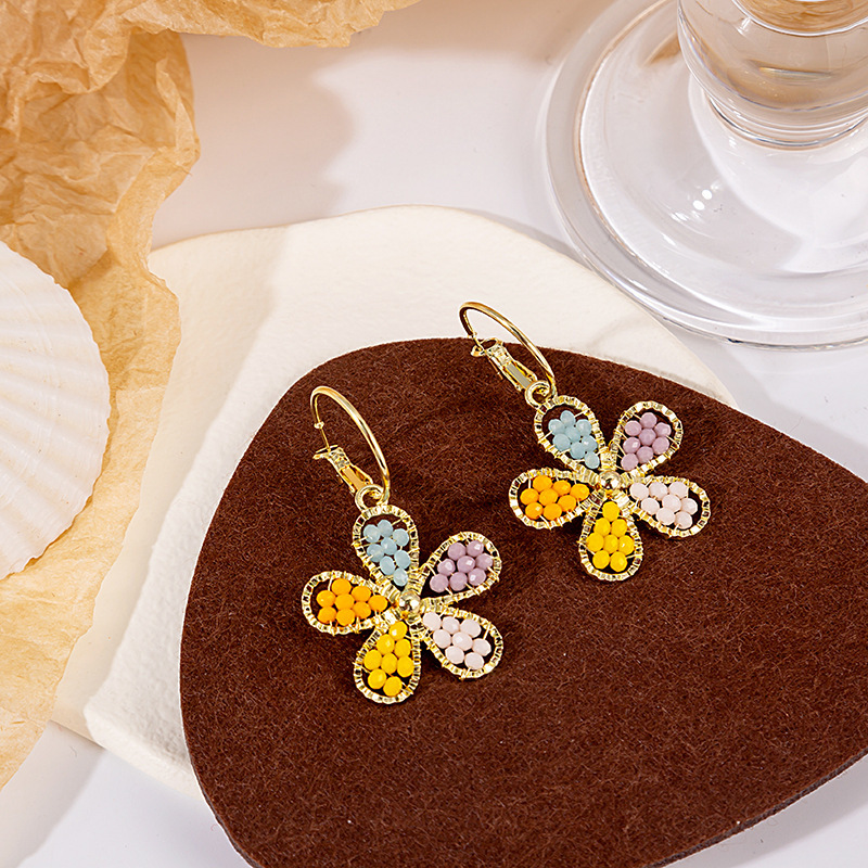 Fashion Simple Crystal Flowers Earrings Retro Beaded Three-dimensional Ear Clip display picture 2