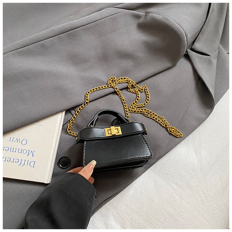 Bolso negro desnudo
