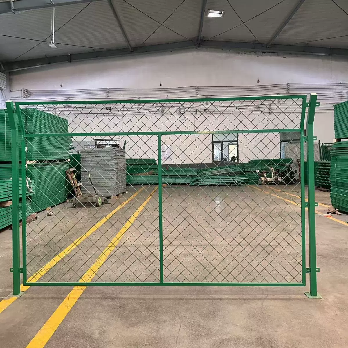 厂家定制菱形铁钢丝网围墙钢板网护栏高速公路果园养殖围栏防护