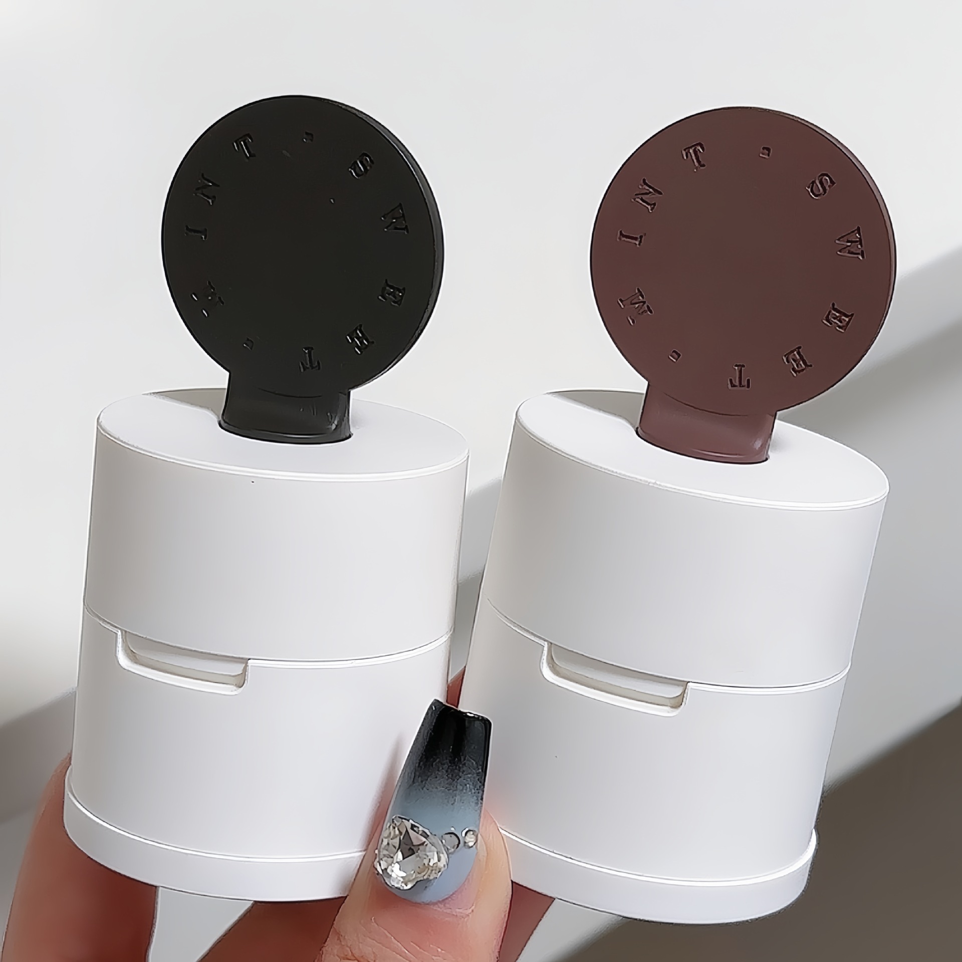 SWEET MINT's new hairline powder is waterproof, sweat-proof, and can cover hair seams. It's a natural hair filling and shadow contouring tool undefined