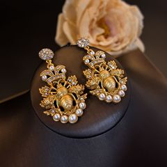 高級感のレトロな真珠のダイヤモンドの王冠の立体のレリーフのハチのピアスの女性の気質の中古のイヤリングのアクセサリーの卸売り