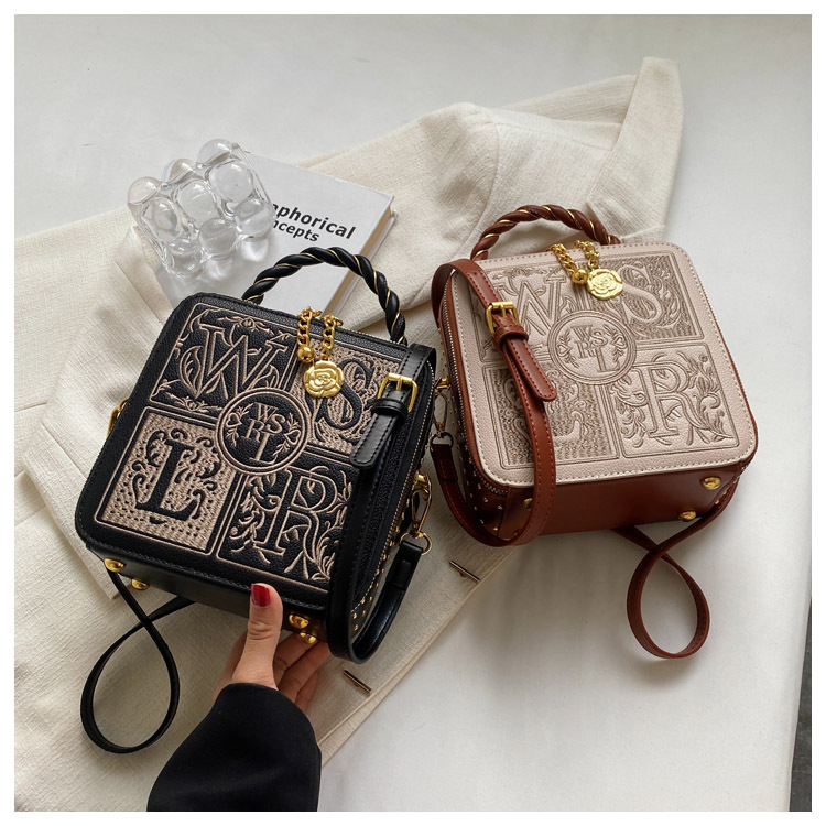 A New High-end Hand-held Embroidered Small Square Bag with A Niche Design. The Texture is Stylish and One Shoulder Diagonal Cross Box Bag_voghion.com
