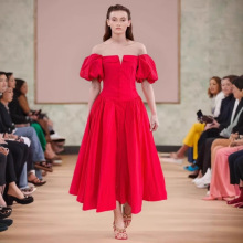 一字领红色连衣裙2025夏季宴会性感露肩泡泡袖短袖收腰礼服长裙