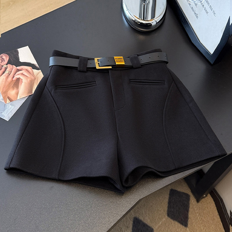 Black Woolen Shorts for Women, 2026 New Winter Style, Perfect for Wearing with Boots, Very Stylish, High-Waisted A-Line Suit-Style Wide-Leg Boot Shorts Black Woolen Shorts for Women, 2026 New Winter Style, Perfect for Wearing with Boots, Very Stylish, High-Waisted A-Line Suit-Style Wide-Leg Boot Shorts