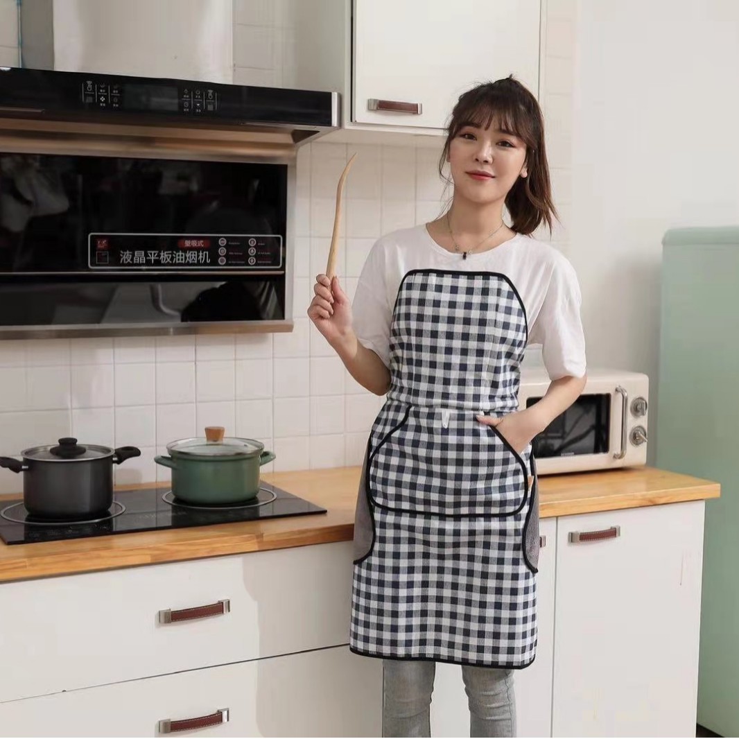 Material nano con mano limpiando a cuadros blanco y negro