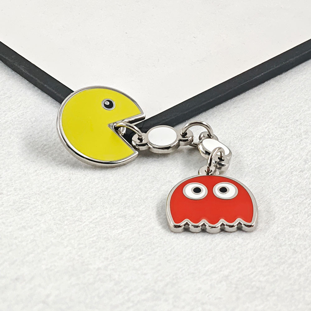 Pac-Man game metal brooch, Pac-Man and Red Ghost enamel badge, cute cartoon pendant pin