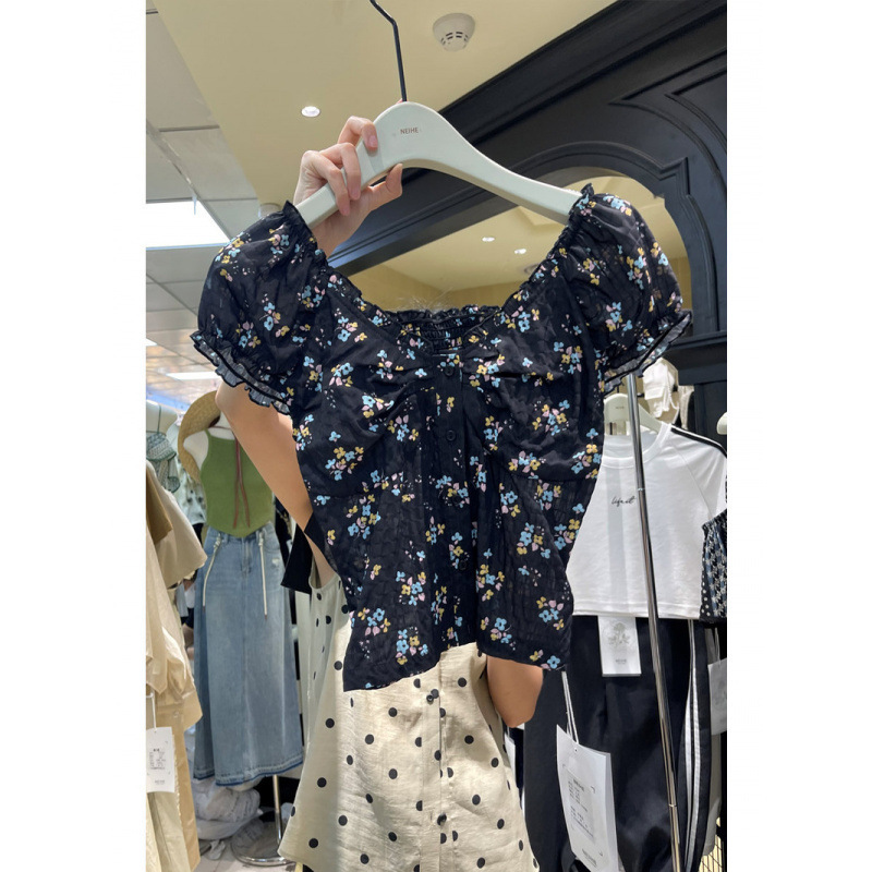 Thirteen Lines 2025 新しい夏スタイルフレンチ V ネックプリーツ耳半袖花柄シャツ女性のためのショートトップ|undefined