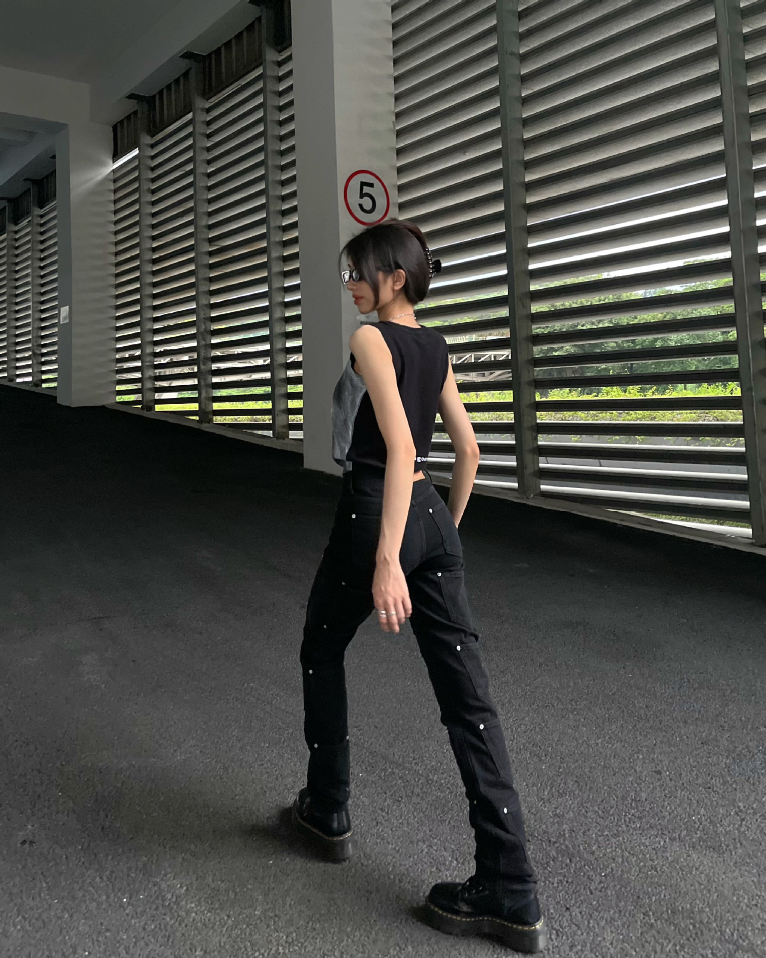 21607 Retro element Fashionable senior Multiple pockets Jeans Waistline design rivet black trousers Autumn and winter