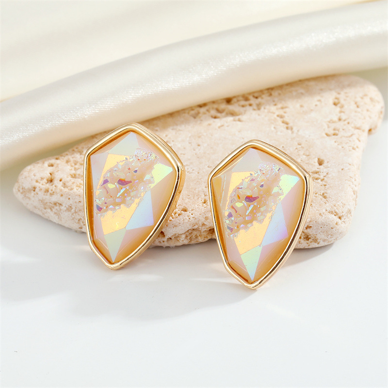 Shuo Europe And America Cross Border Ornament Retro Trendy Irregular Triangle Resin Earrings Natural Stone Imitated Geometric Ear Studs display picture 7