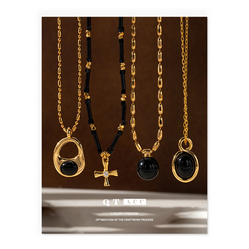 Europa y América de moda exquisita colgante de ágata negro cadena de clavícula simple collar de cruz versátil nuevo collar de suéter otoño invierno