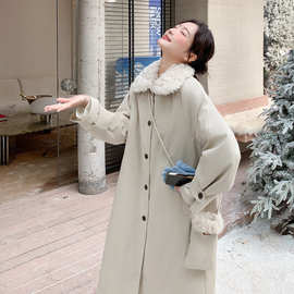 米色羊羔毛领白鸭绒派克羽绒服女2025新款冬季中长款大衣