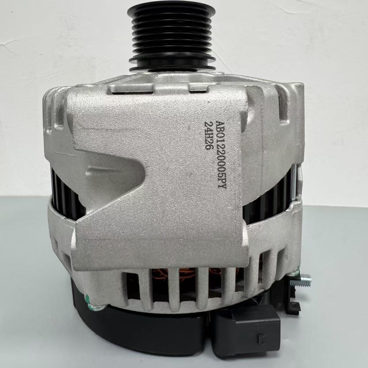 Factory Direct Sales Car Generator Suitable for Mercedes-Benz Drb7790 A013154060280 11304N