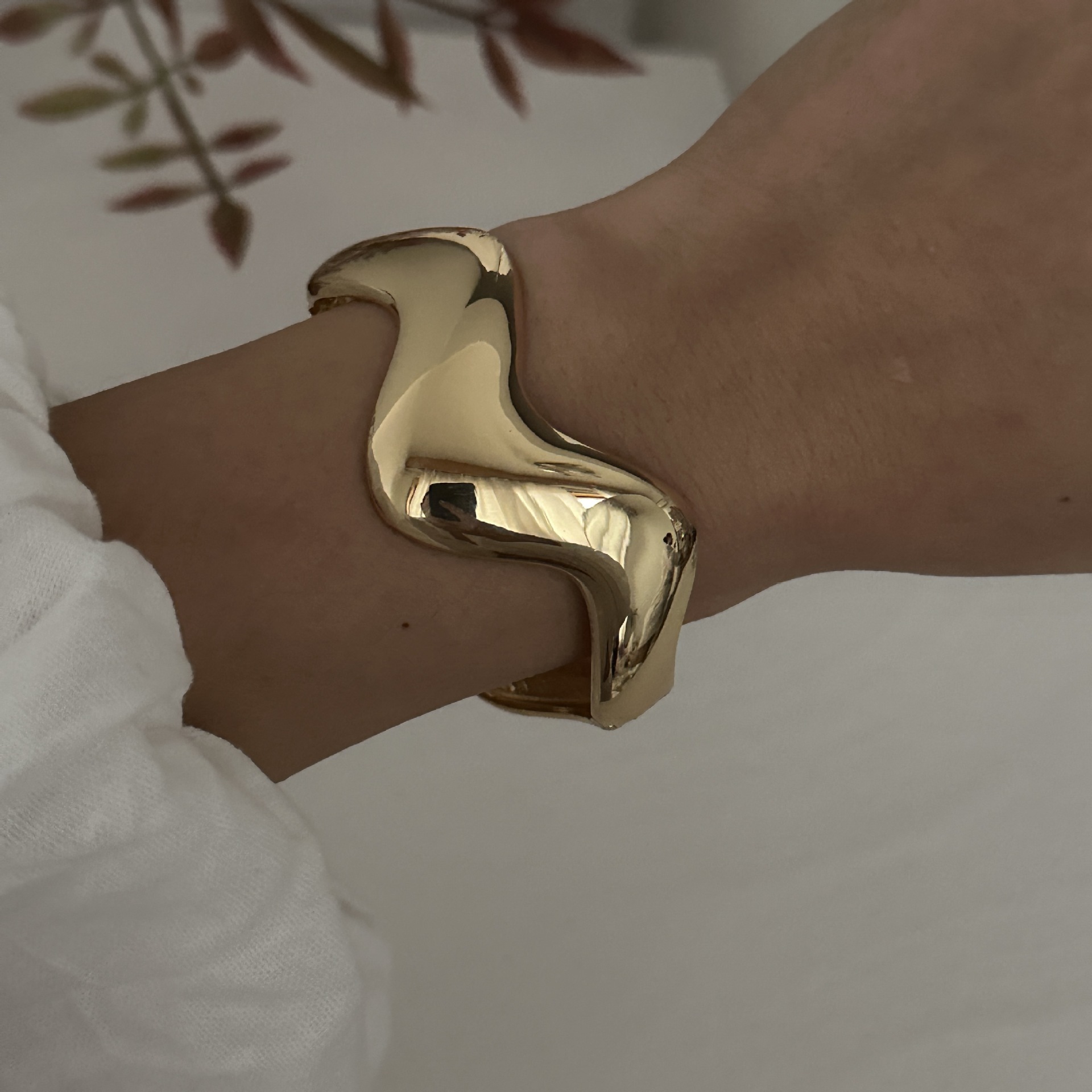 Exaggerated Solid Color Alloy Bangles Wholesale display picture 16