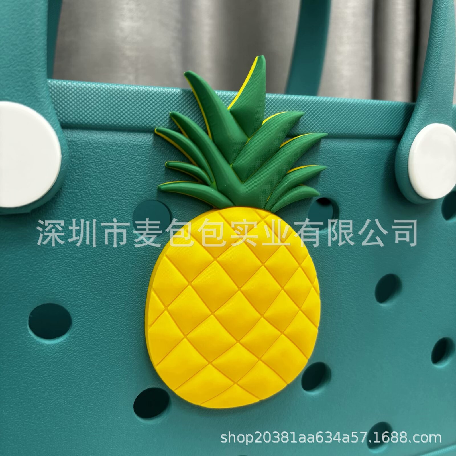 큰 파인애플