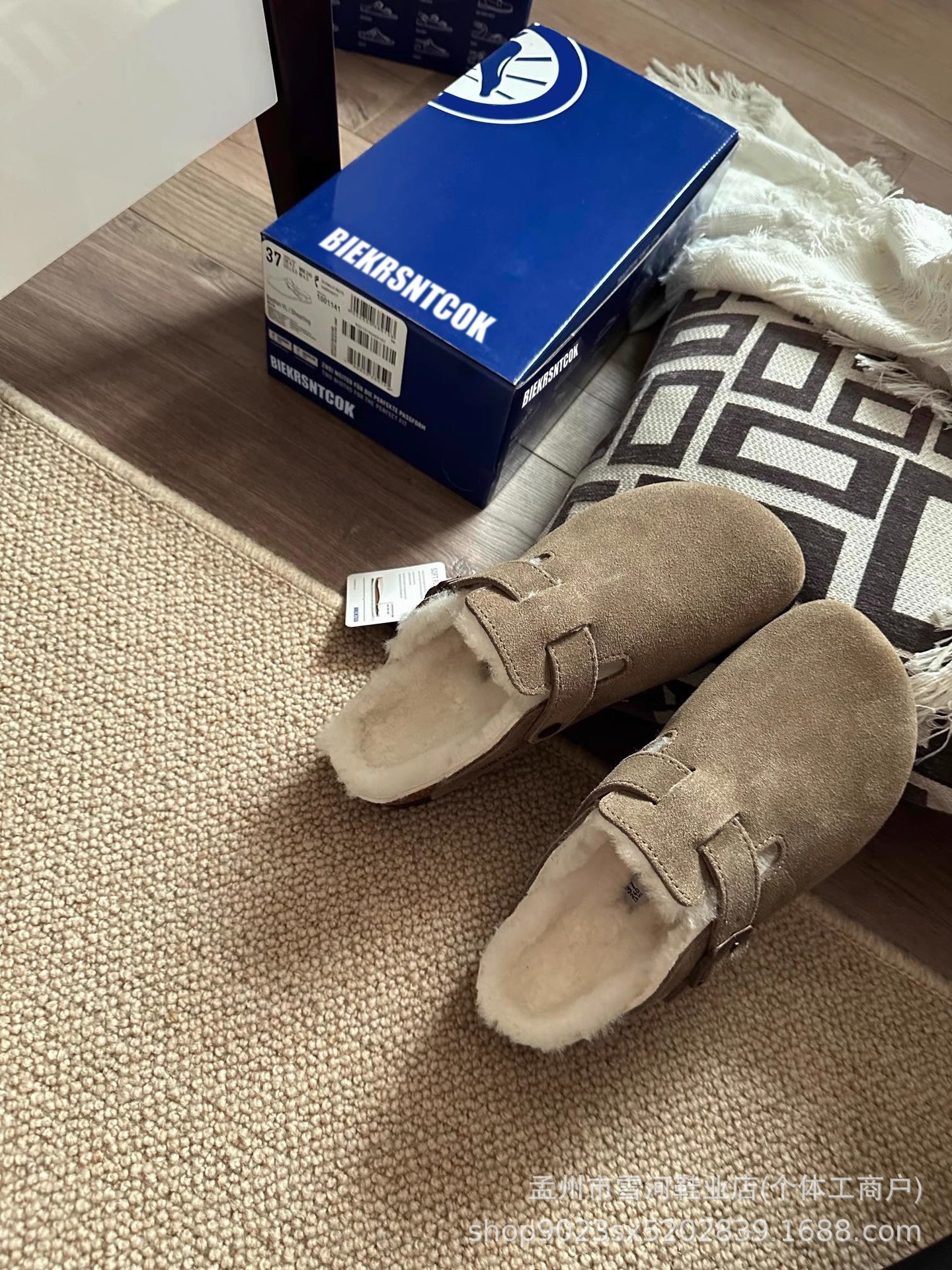 桑坡羊皮一体ビルケンシュトックシューズ レディース ハーフスリッパ 冬 2025年新作 コルク加厚ベルベットコットンシューズ ビルケンスリッパ