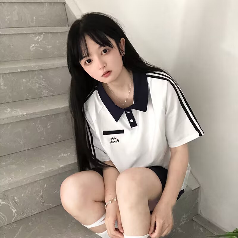 スポーツスーツ女性の夏の少女の日の学院の風のゆったりしたpoloシャツの半袖の半ズボンのカジュアルな2つのセットの婦人服|undefined