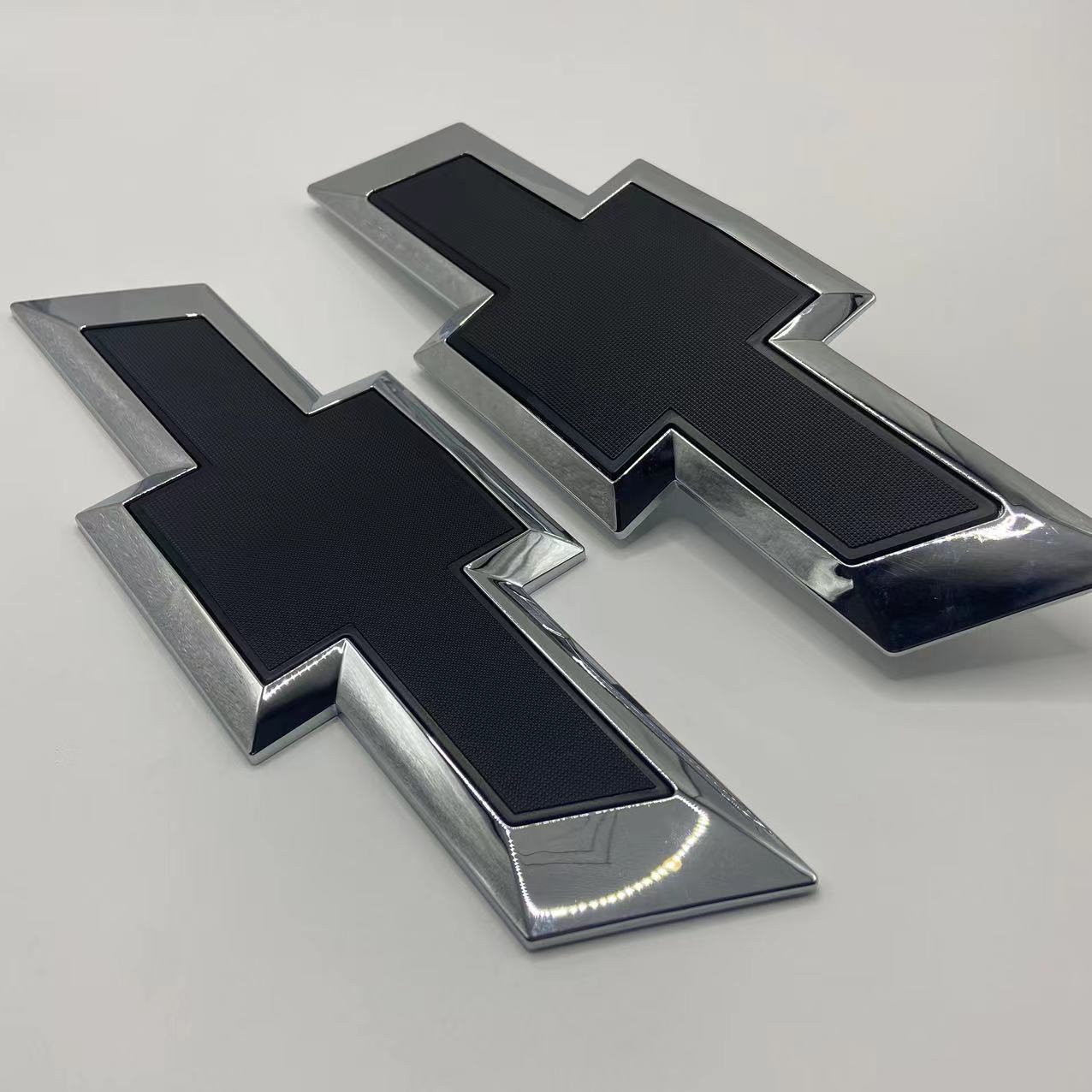 Suitable for Chevrolet pickup truck SILVERADO front and rear car logo Solod modified middle net logo rear trunk labeling