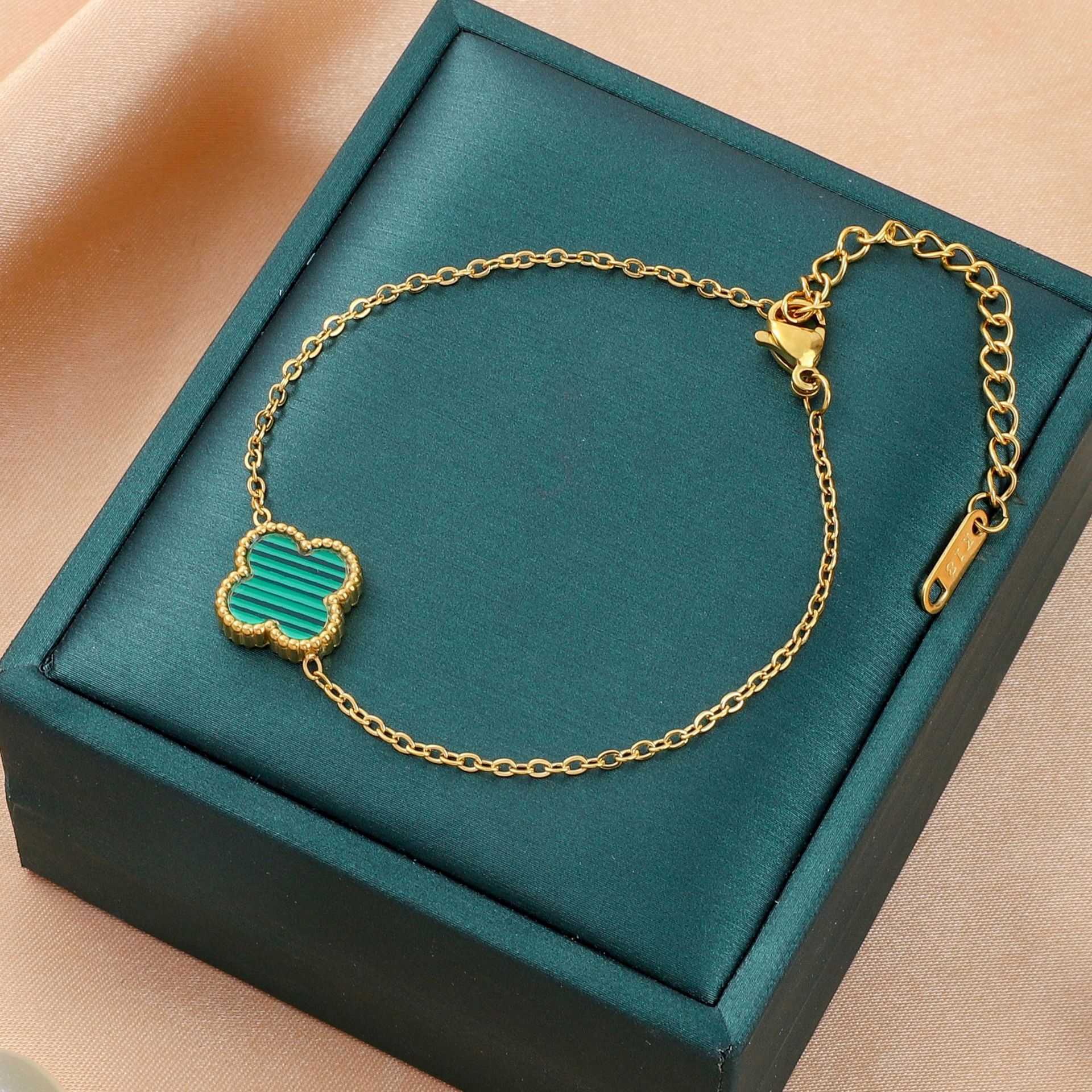 Ventas transfronterizas calientes nuevas pulseras de acero de titanio personalidad femenina de alto nivel diseño ligero de lujo moda temperamento versátil joyería de acero de titanio image 72