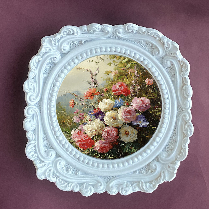 Vintage Photo Frame in Bronze Gold with Brass Floral Relief, Resin Wall-Mounted and Tabletop Display Frame Vintage Photo Frame in Bronze Gold with Brass Floral Relief, Resin Wall-Mounted and Tabletop Display Frame