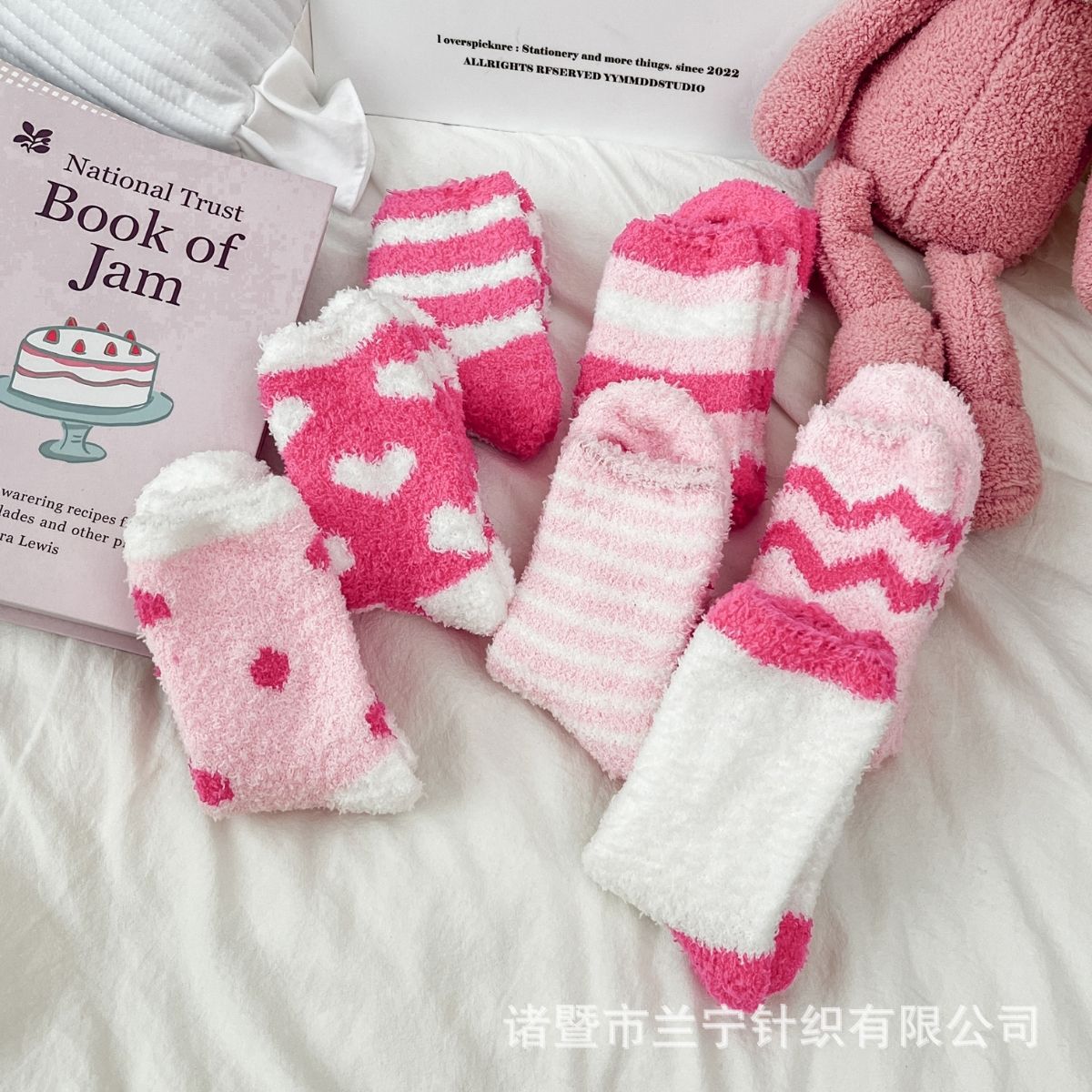 Calcetines de lana de coral sin pérdida de cabello Calcetines de piso de nicho rosa transfronterizo Calcetines de media lana de otoño e invierno para mujer Dormir en casa