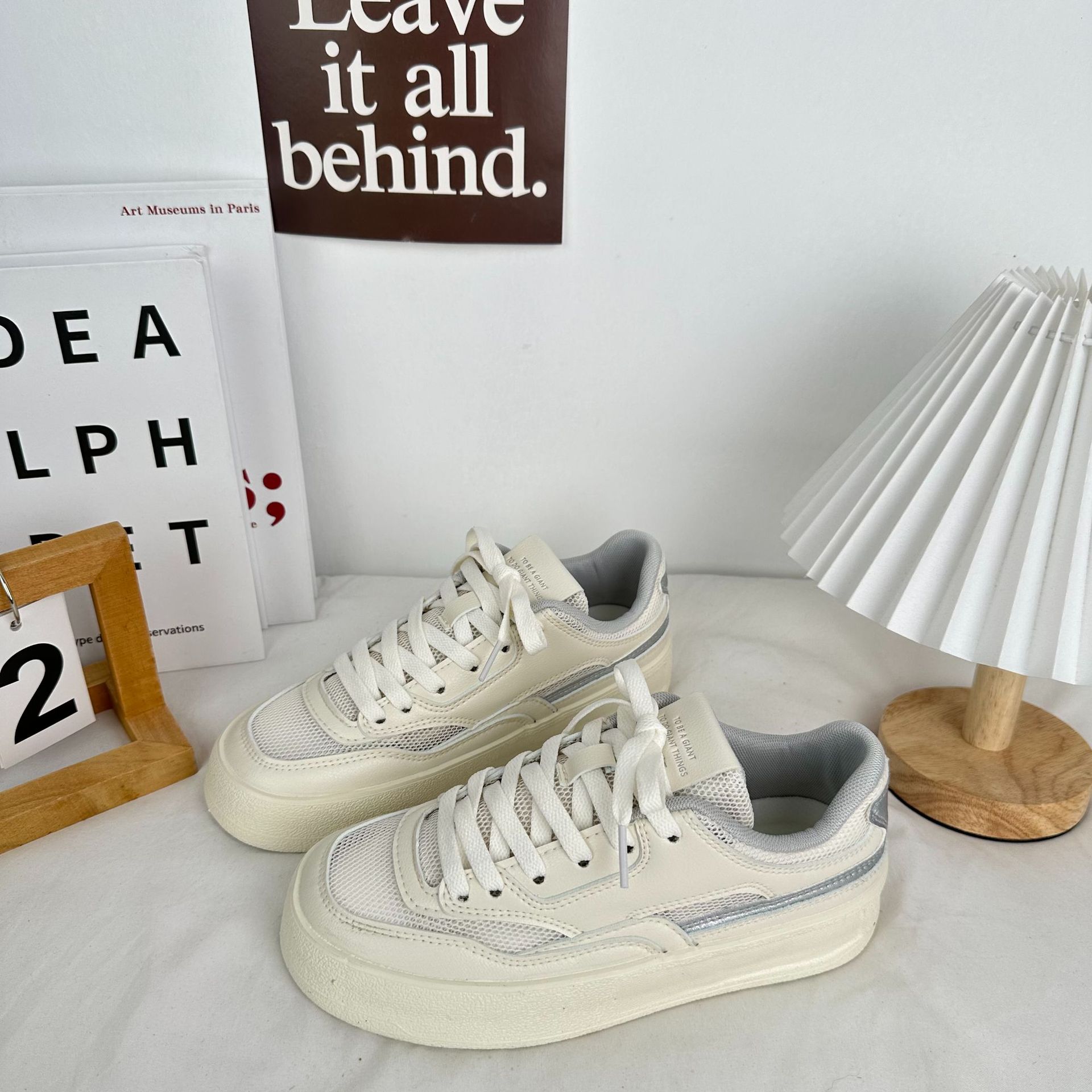 Yuanbo 2024 primavera y verano malla transpirable zapatos blancos de mujer coreana versátil Harajuku zapatos de lona deportivos zapatos de skate casuales