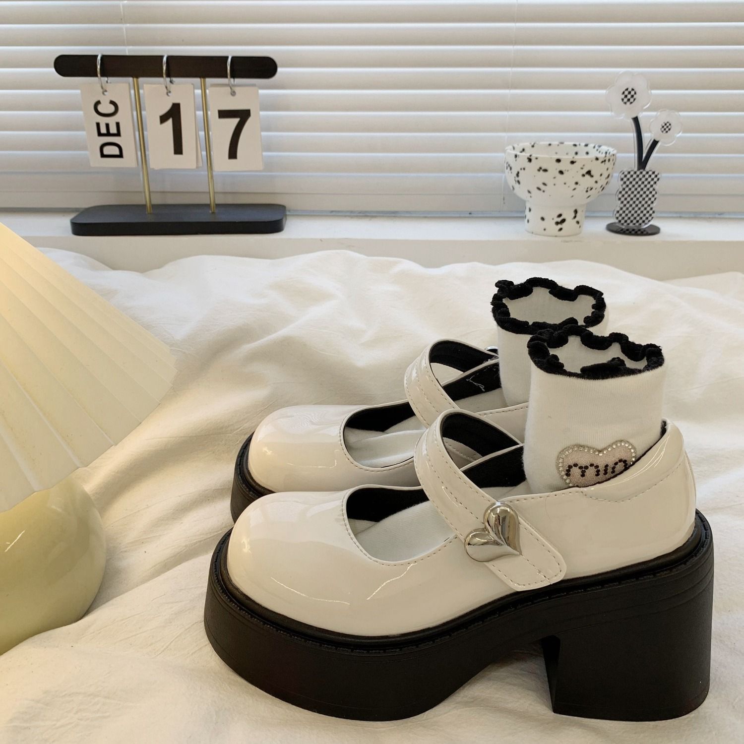 Zapatos de cabeza redonda, zapatos de sola gruesa, zapatos de cuero de estilo blanco, zapatos de estilo universitario, zapatos de vestir, zapatos jk, zapatos de vestir