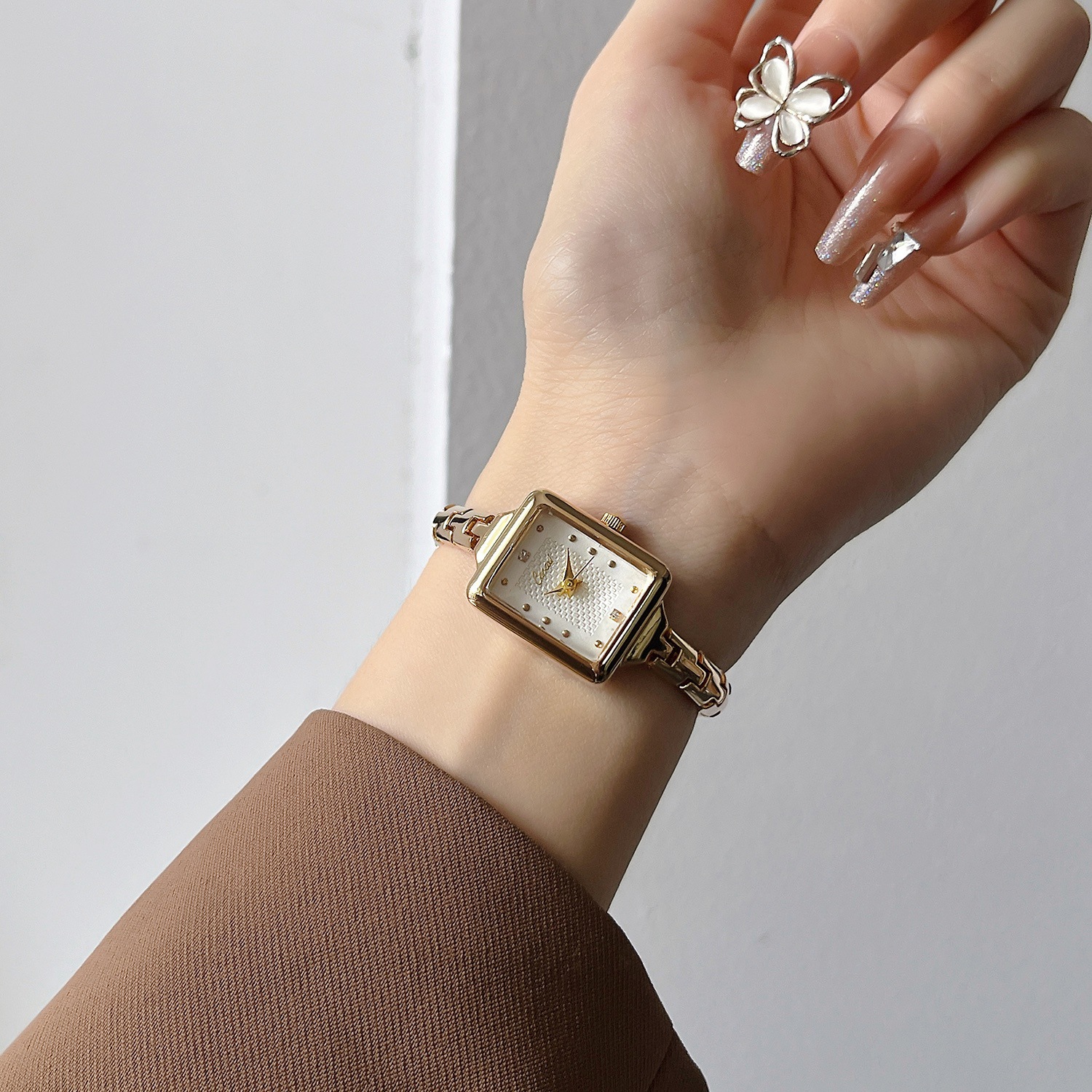 Vintage Small Retro Gold Watch Quartz Movement Rectangular Light Luxury Design Men's Watch_voghion.com