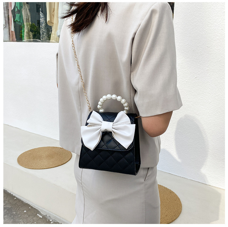 Nihaojewelry Retro Rhombus Chain Bow Pearl Messenger Handbag Wholesale display picture 9