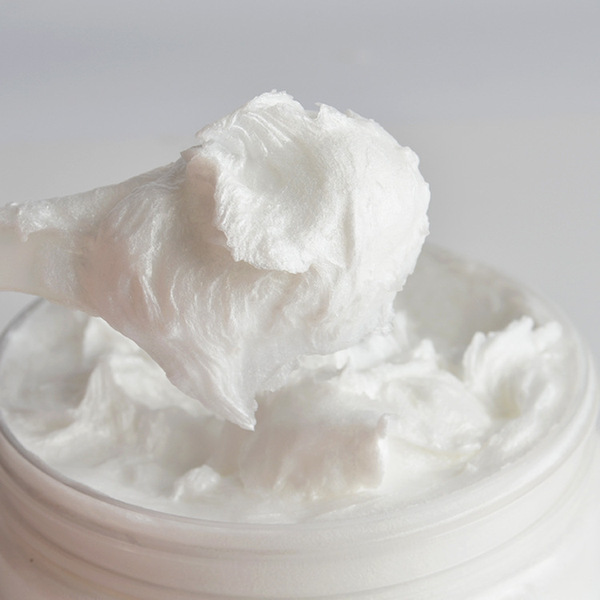 Moisturizing cosmetic cleansing milk amino acid based