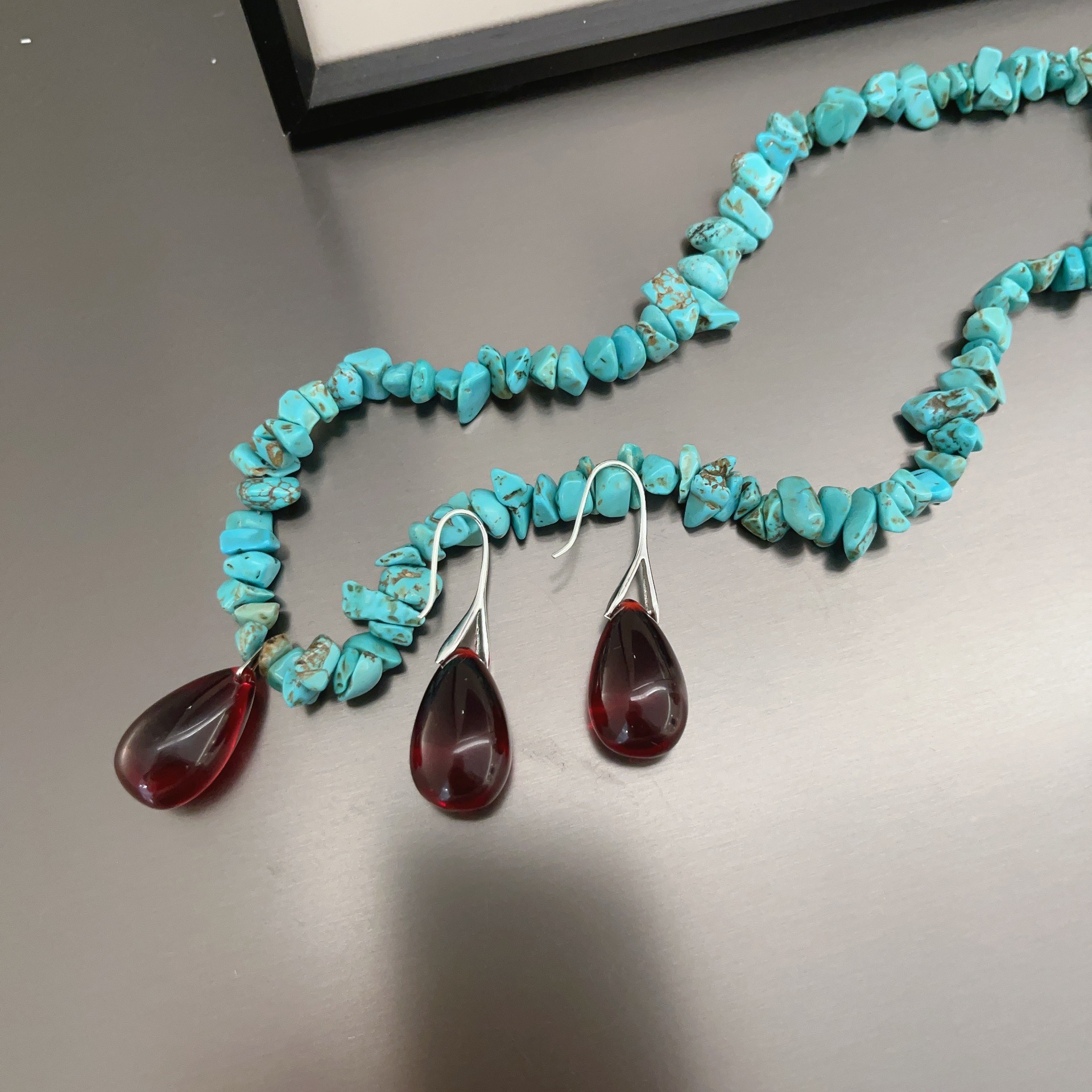 Red small design earrings drop-shaped