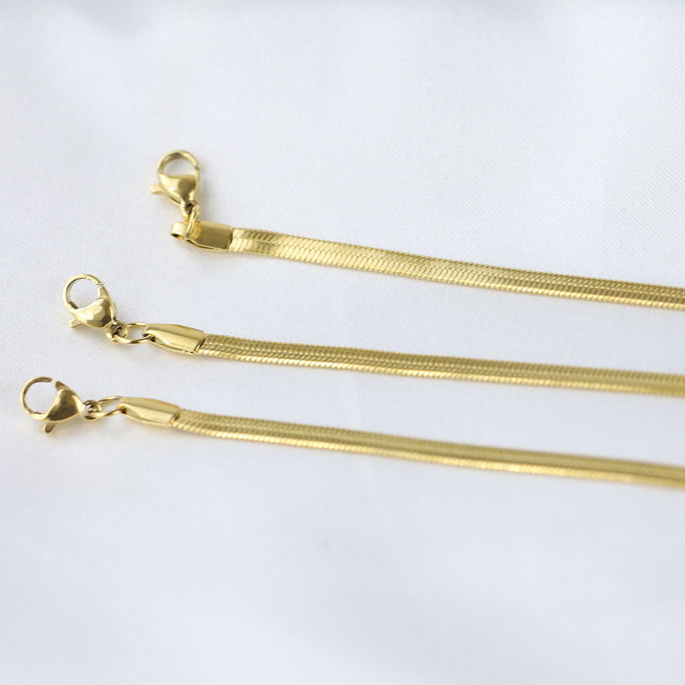 Simple Style Heart Shape Titanium Steel Gold Plated Artificial Rhinestones Bracelets