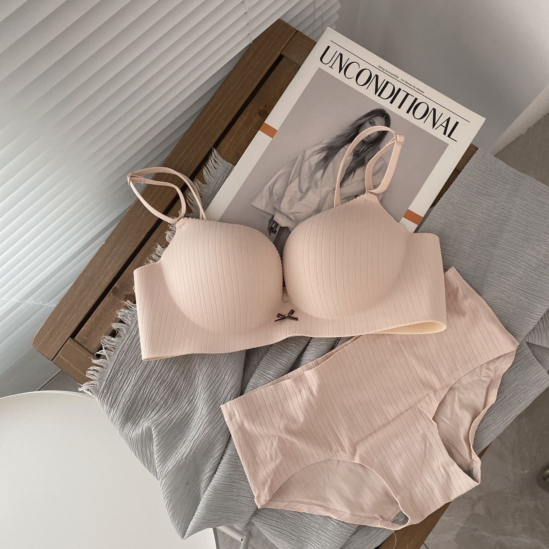 Sin costuras, cómodo y transpirable, colección lateral tridimensional, soporte superior, antideslizante, leche auxiliar, ropa interior anti-flacidez, sujetador de texto para niña, pequeño