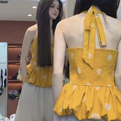 フレンチレトロな黄色の花のキャミソール女性の夏の純粋な欲望のアウターウェア美しいバックデザインノースリーブホルタートップ
