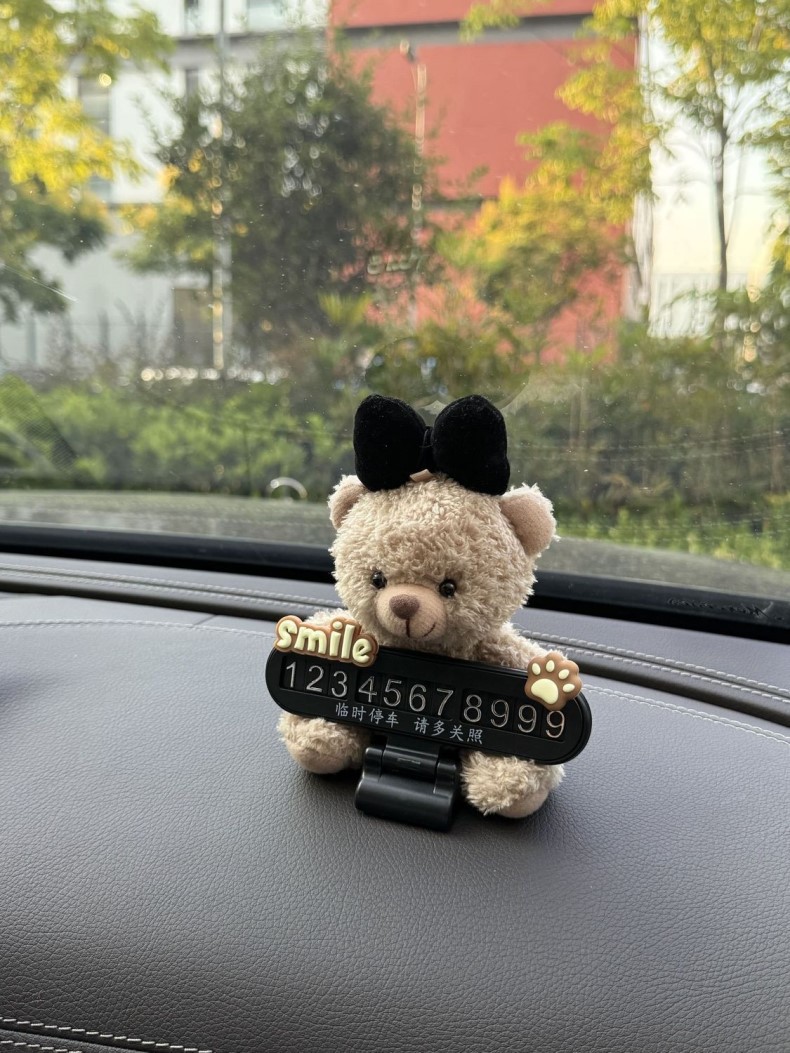 New Cartoon Hot-Selling Car Dashboard Decorations, Cute and Adorable Internet Celebrity Bear Temporary Parking Sign, Car Number Plate