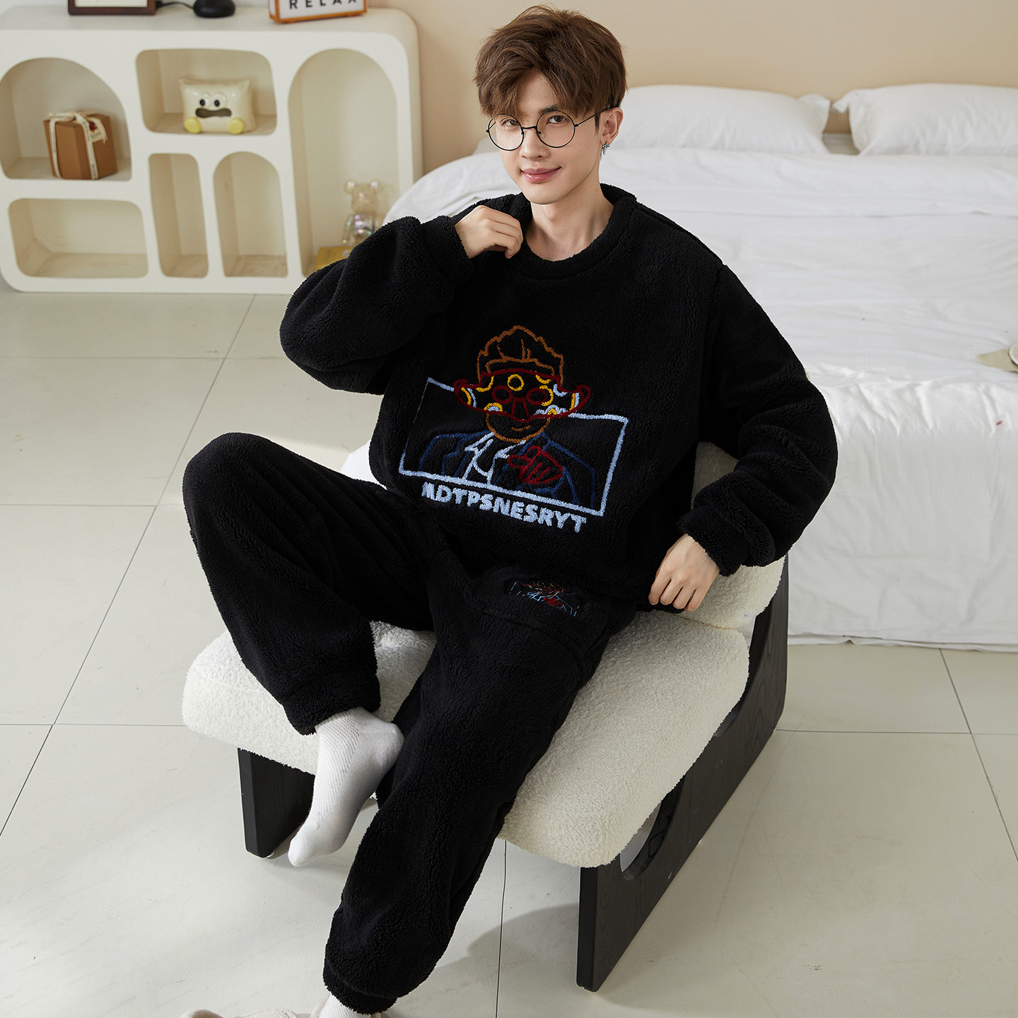 2025 pijamas casuales de coral camisa de dibujos animados juveniles estudiantes de franela para hombres set de ropa de casa