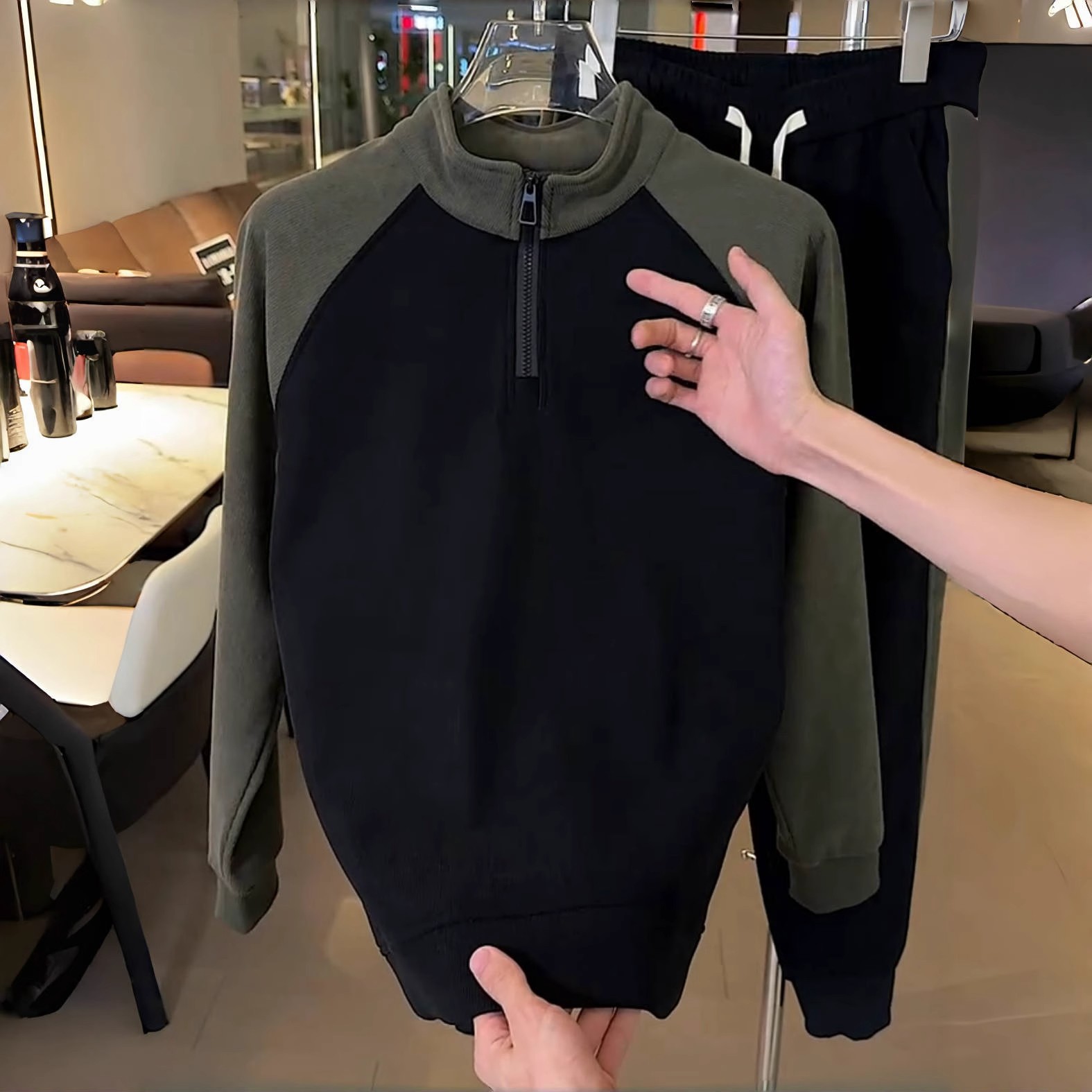 Demi-season warm fashionable sweatshirt with zipper