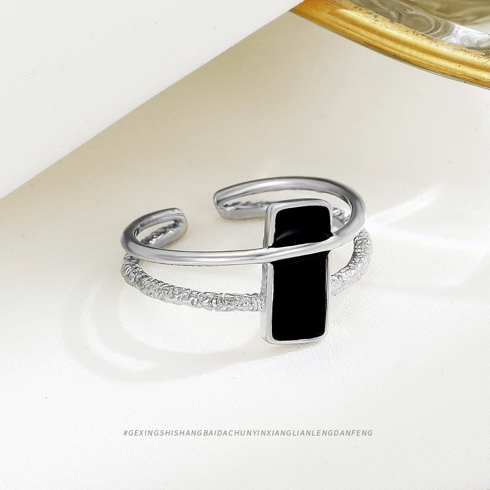 Black square elegant universal ring