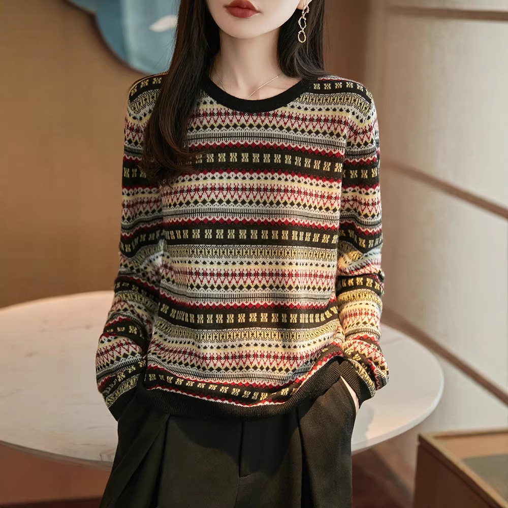 Áo len cổ tròn họa tiết Fair Isle dệt nổi mỏng nhẹ — đen chi tiết 2
