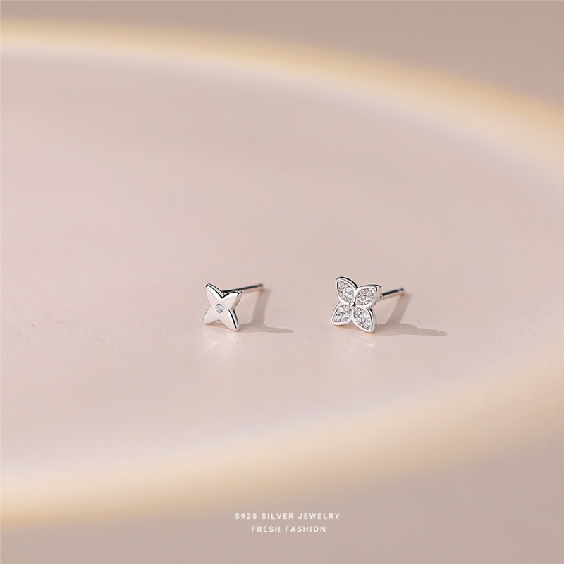 Sterling Silver Four Leaf Clover Stud Earrings Minimalist Style_voghion.com
